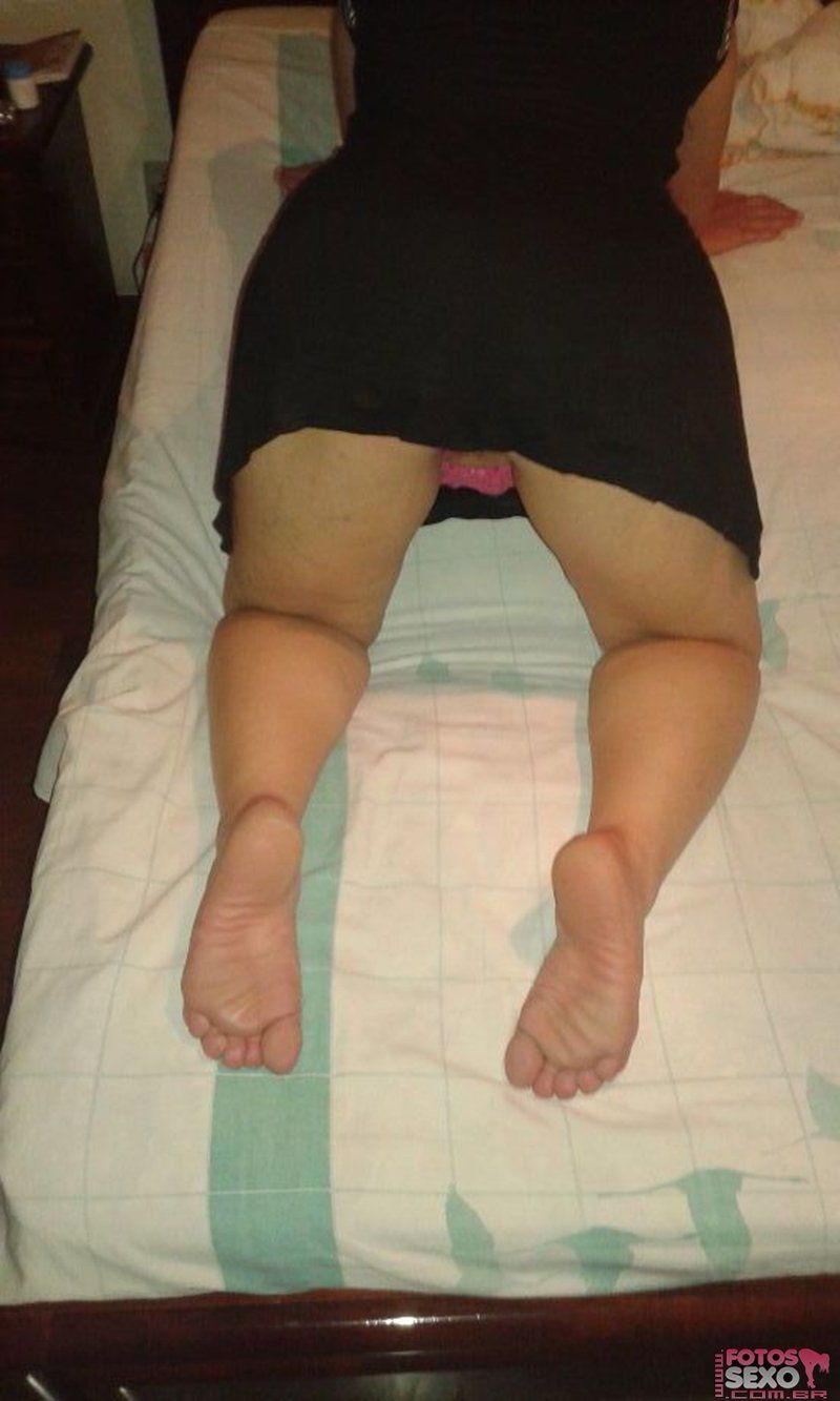 Meu rabão muito guloso de vestido e fio dental querendo pau 5