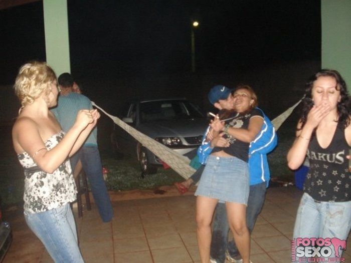 Safadinhas bebadas trepando gostoso com primos 10