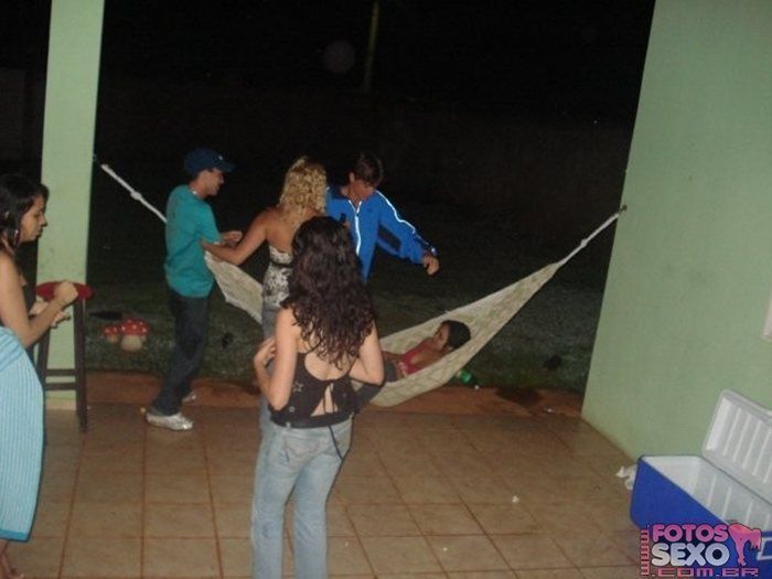 Safadinhas bebadas trepando gostoso com primos 8