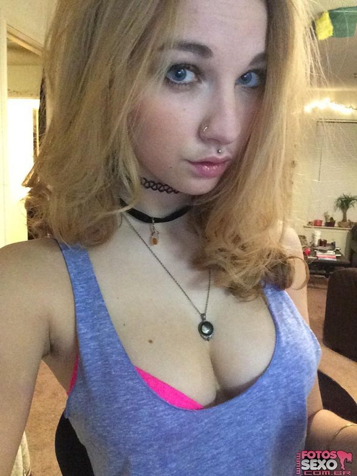 Loira peituda perdeu celular com nudes 40